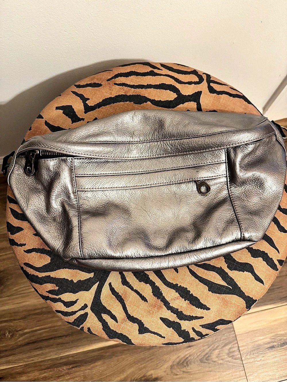 Parker Thatch Cross Your Heart Sling Bag-Metallic Stardust